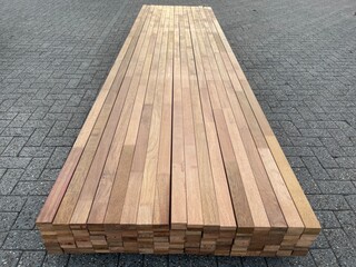 Ca. 50x Guyana Teak Onderliggers Geschaafd Gevingerlast, 40x60mm, leng
